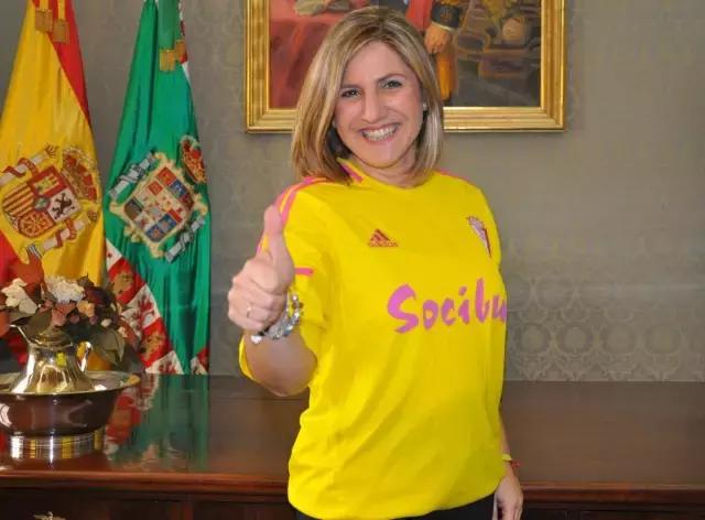 又见走心！卡迪斯的国际妇女节特别版球衣！