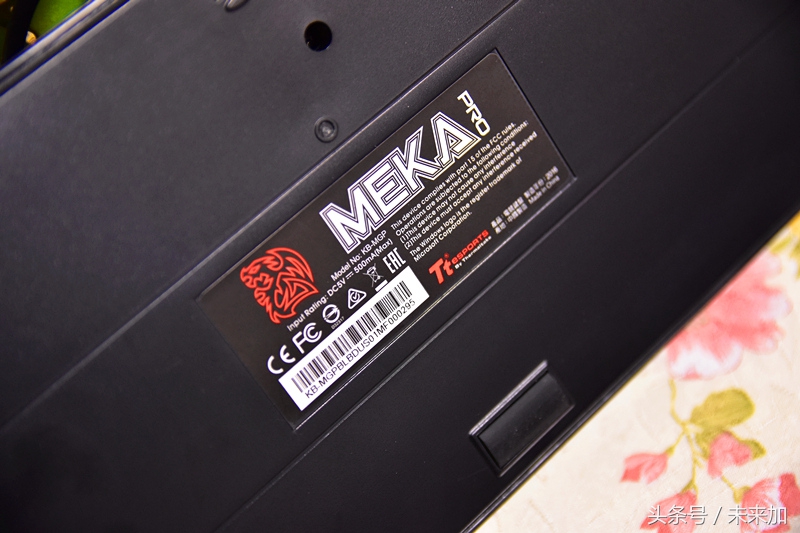 弹指跳动清脆音符，拓荒者MEKAPRO机械键盘青轴版评测