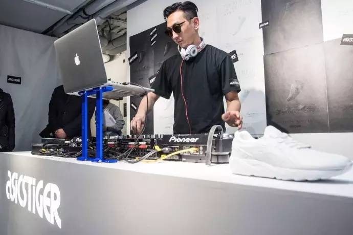 vanssk8-hi怎么搭配,vanssk8-hi偏大还是偏小