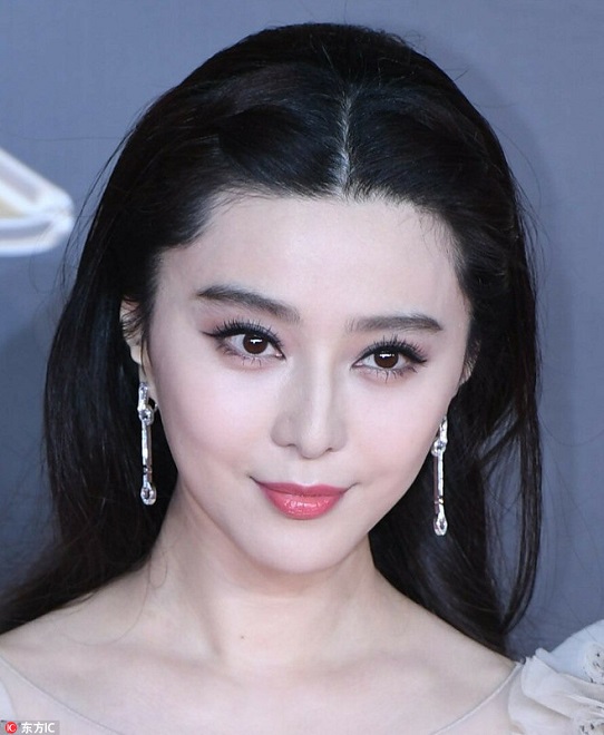 冰冰又封后灯光下底妆也要拒绝粗糙和斑驳