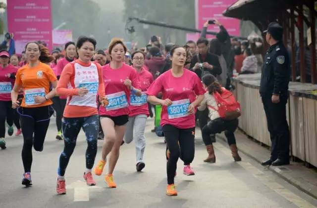 濂虫槦绮夌孩涓濆甫鍏泭鍐欑湡鍥剧墖,绮夌孩涓濆甫鍏泭2019鍥剧墖