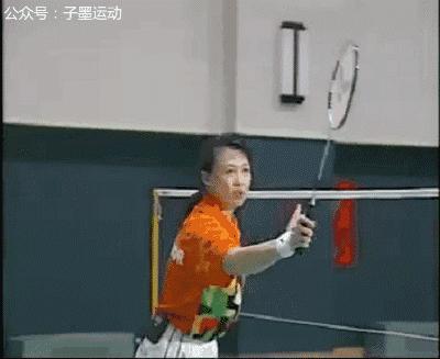 羽毛球球还没过线可以扑球吗,羽毛球双打扑球出界怎么办