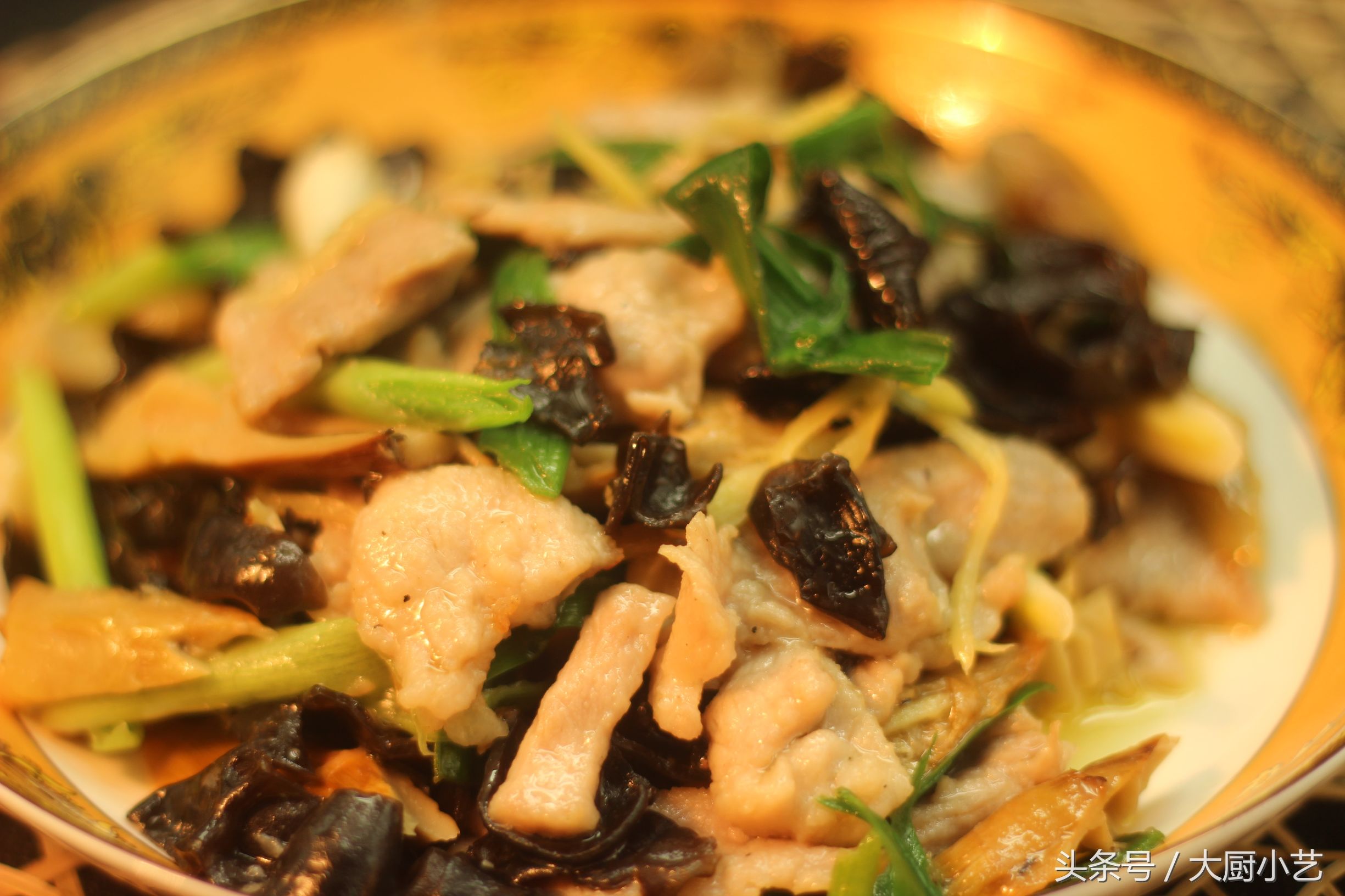 人老了长老年斑跟白斑,人老了长老年斑是什么原因