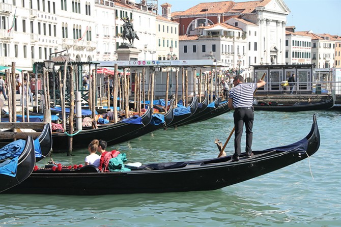 威尼斯景点彩虹岛,威尼斯有哪些美丽的岛屿
