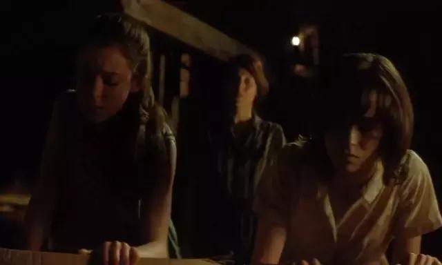 她被凌辱致死后哥哥们都后悔了,她被陷害入狱受尽折磨