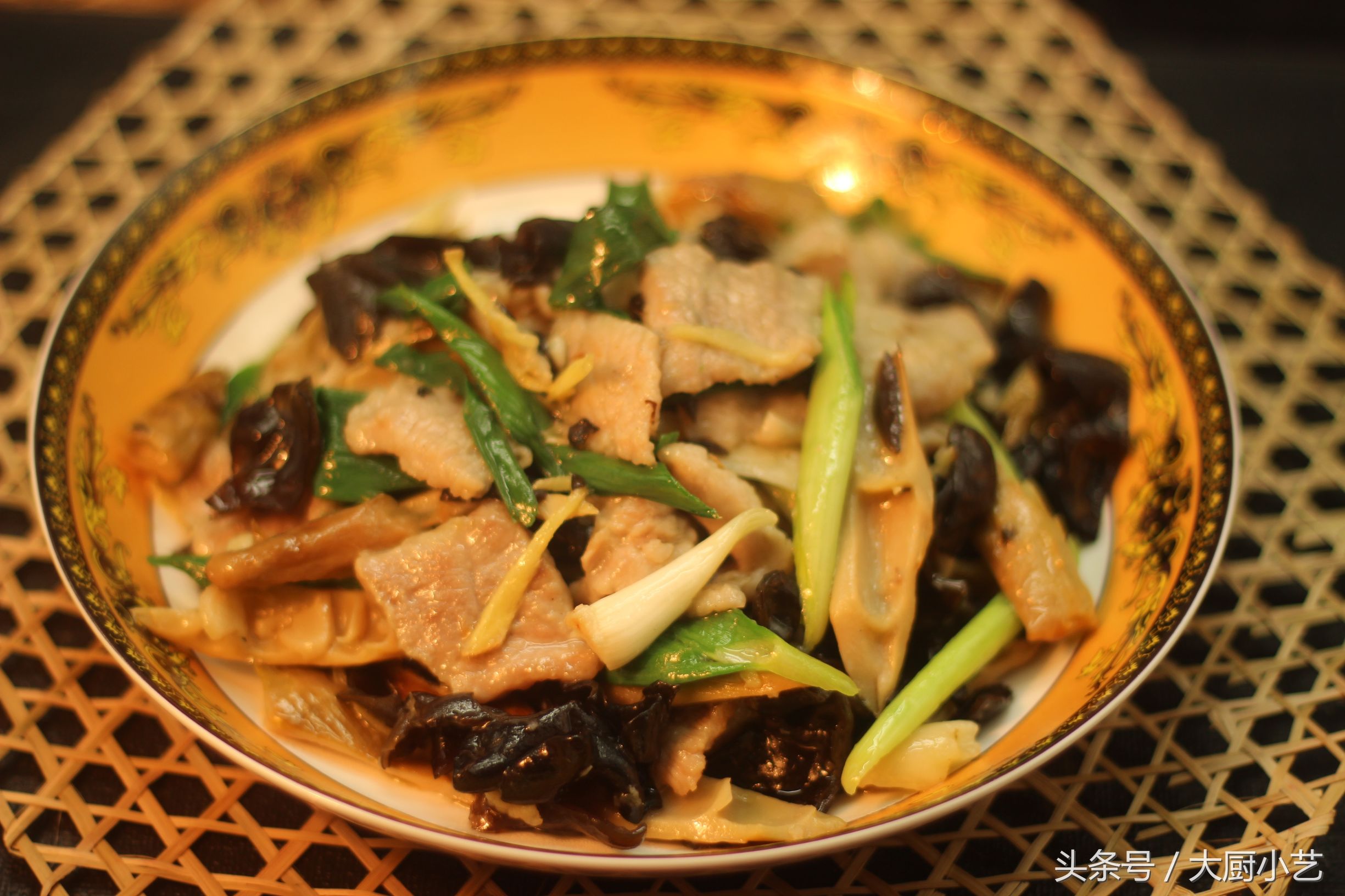 人老了长老年斑跟白斑,人老了长老年斑是什么原因