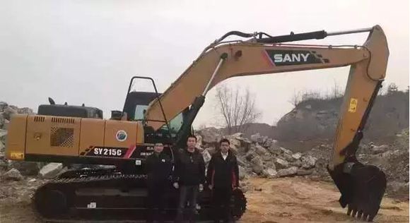 三一挖机提车到家,三一挖机从11年到现在出的车型