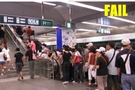 路上要是见到这么多钱，你们会怎么办？花掉还是还给人家