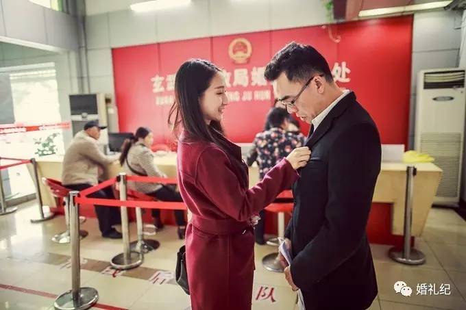 在朋友圈晒领证的那张照片,千万别学大s和奶茶妹妹!