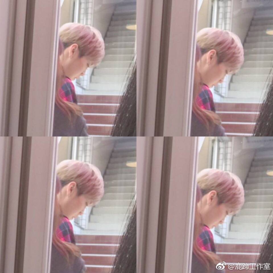 鹿晗在球场踢球时被偶遇,鹿晗日本旅行被粉丝偶遇