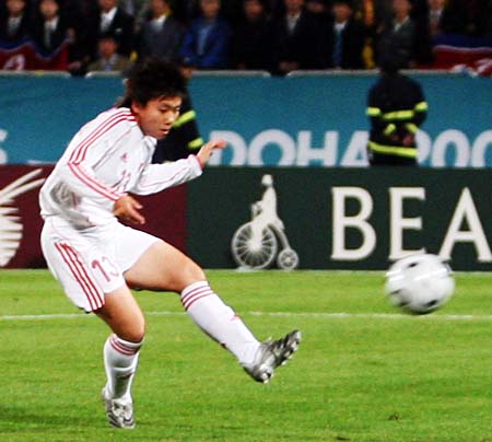 女足运动员16岁成为主力，24岁退役，一度摆地摊也不愿再踢球