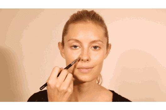 t区出油很严重化妆不持久,混油皮肤化妆浮粉怎么办