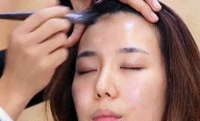 t区出油很严重化妆不持久,混油皮肤化妆浮粉怎么办