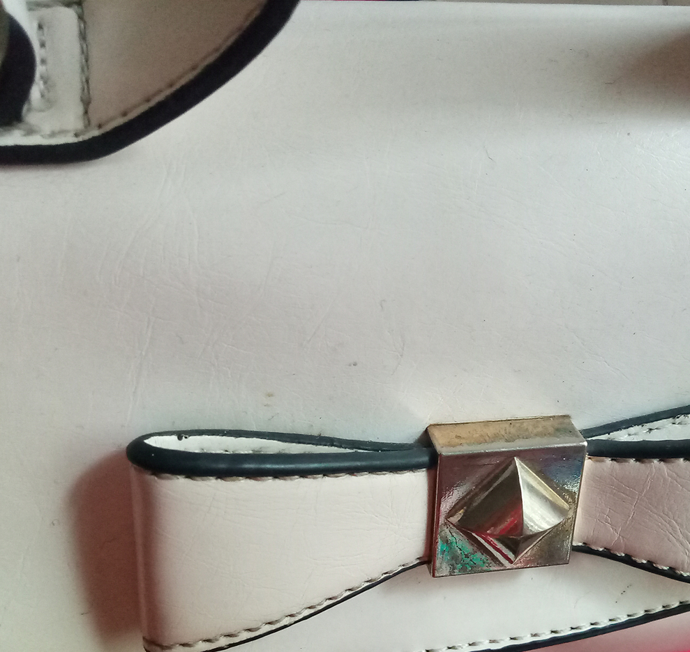 包包氧化发黄了怎么办,白色包包发黄怎样能恢复原样