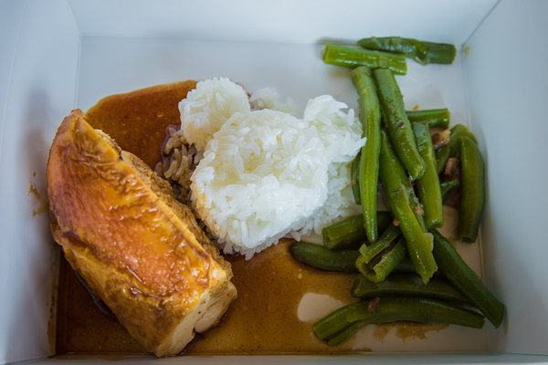 上海迪士尼乐园吃什么比较划算,上海迪士尼酒店住宿攻略