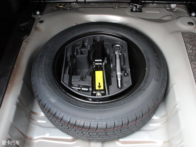 标致3012016款1.6l自动尊崇版,中期改款大变样