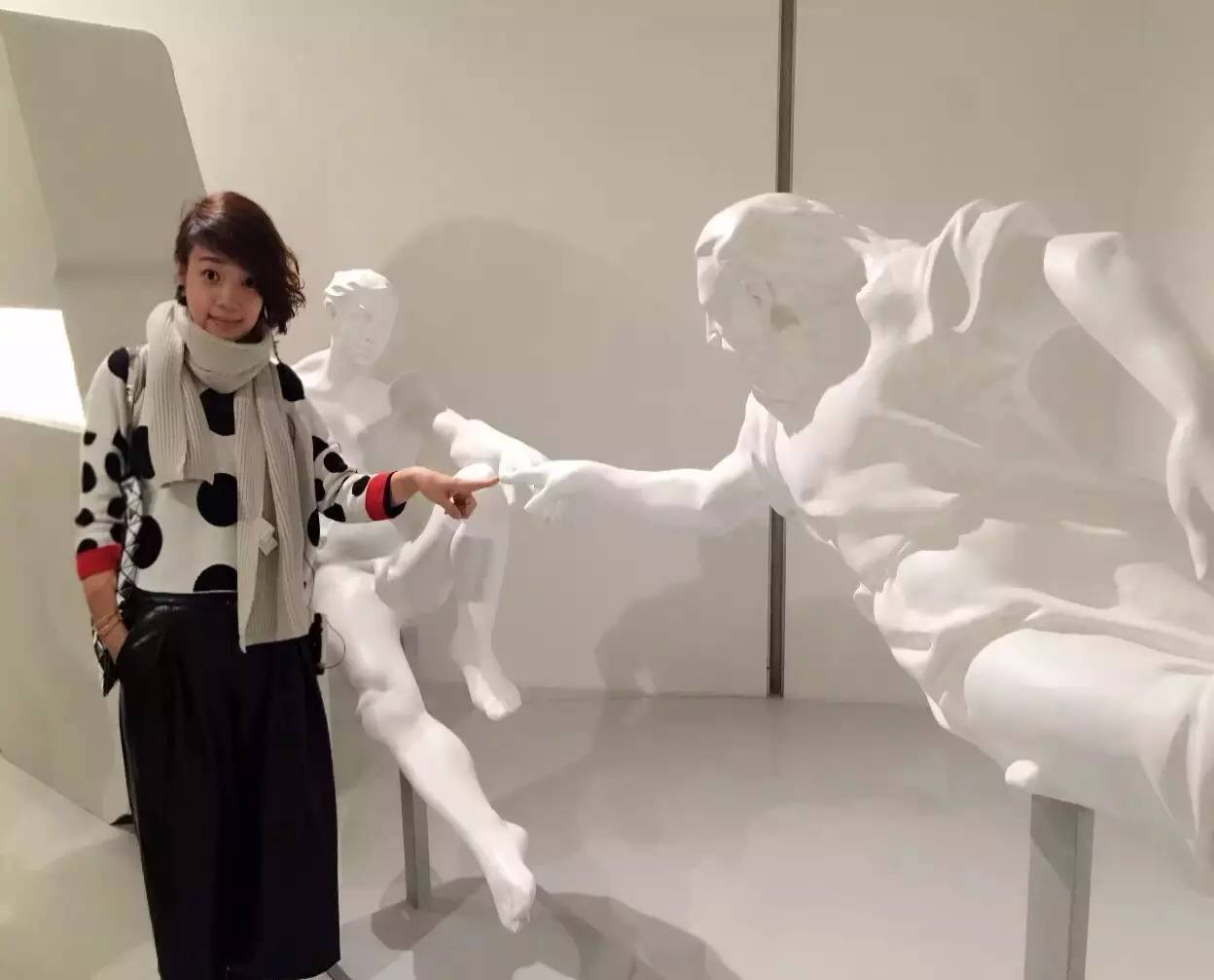 跟着艺术家学穿搭,跟艺术家学穿搭三组时髦颜色