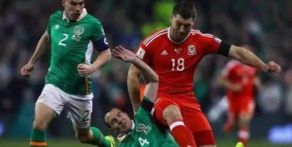 又见断腿！英式足球和中国功夫谁更厉害？