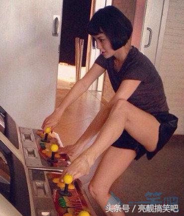 对面翻车了，但我好像还很安全