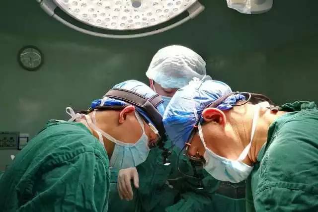 惊险！从心脏到大腿动脉血管撕裂的他，是这样被救活的……