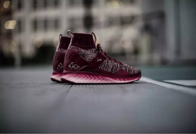 你说我不算一个称职的Sneakers，但我有最早的一款“袜套鞋”