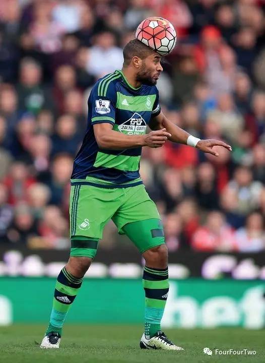 头球会伤头部吗,头球影响球员大脑或致记忆衰退