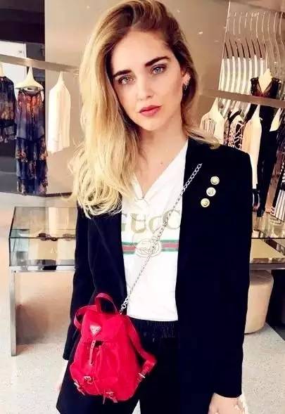 春天t恤最新款,春季t恤怎么穿比较好看