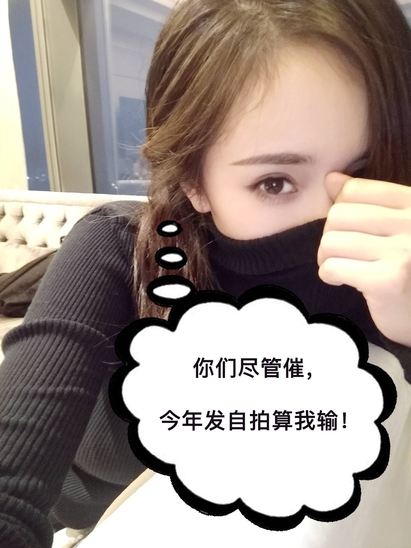 杨幂在泳池边吃苹果,在游泳馆里偶遇杨幂