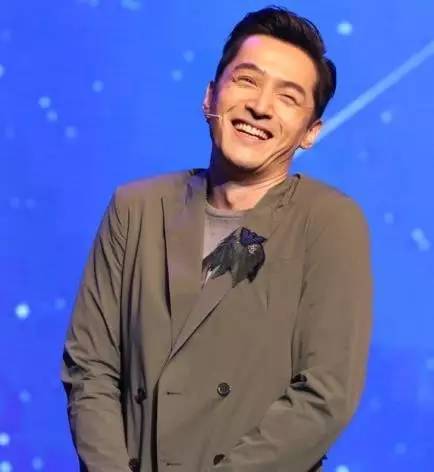 抖森表情包上线~老干部鹿晗,不呆萌张艺兴,脸部失控的胡歌,花痴赵丽颖……差点认不出管理不住自己表情的爱豆们!