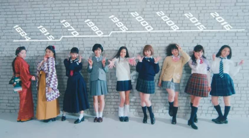 还在为拍照姿势而头疼？卖萌起家的JK们，早在100年前就美成精了！也许她们的某个姿势能带给你一点灵感……