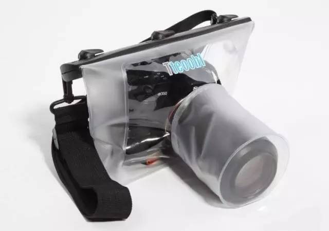 雨天旅游拍照相机图片,冬季户外旅游摄影图片素材