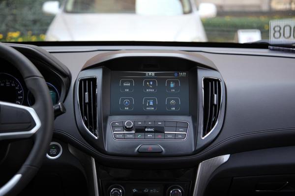 宋楠:甩开套路试驾1.3T北汽幻速S5