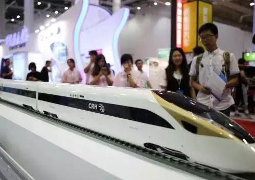 日本的高铁列车的样子,日本的高铁