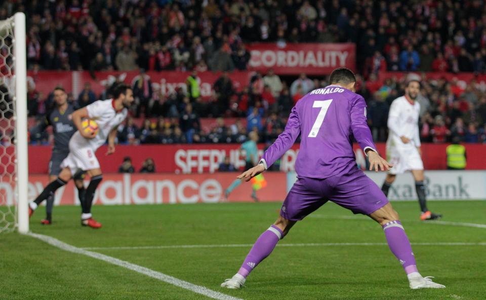 c罗刁钻射术折服马塞洛卡塞米罗,c罗标志性动作素描