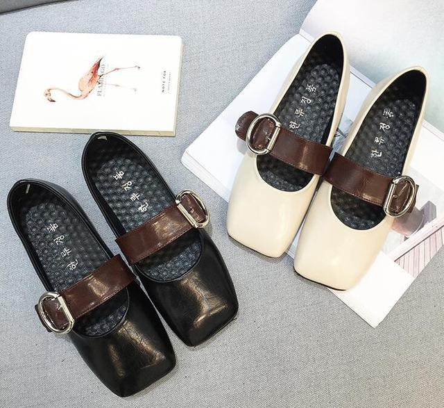 今年流行奶奶鞋,最近很火的时尚奶奶