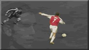 足球搞笑假摔集锦,足球十大搞笑进球集锦