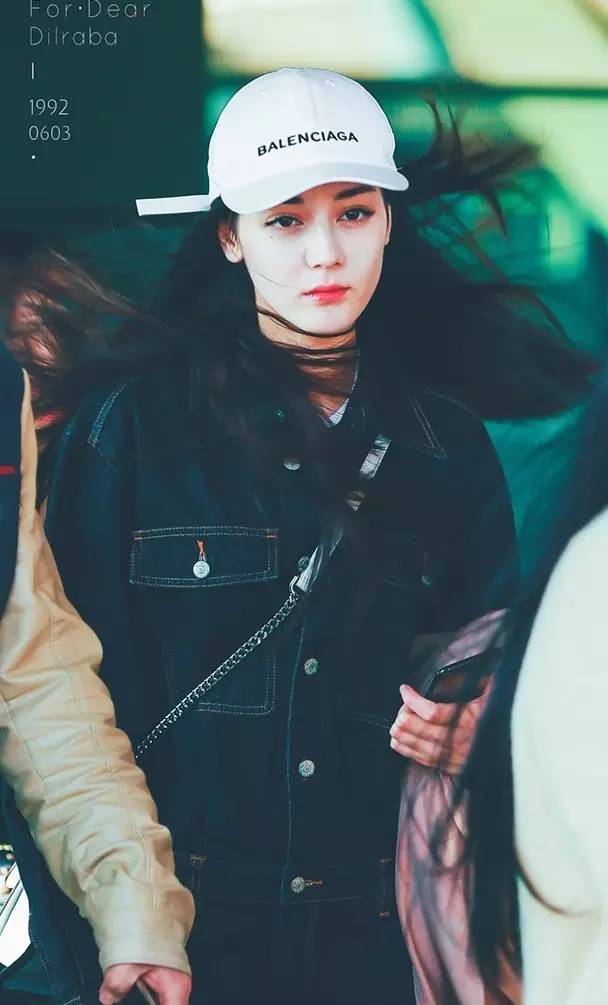 迪丽热巴私服穿搭最近,迪丽热巴最近大衣时尚穿搭