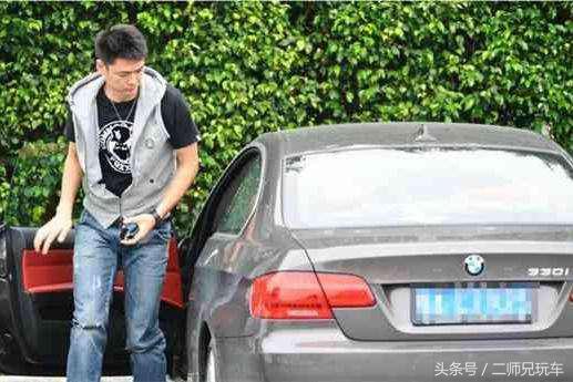 八大国脚座驾盘点，保时捷最受钟爱，于大宝居然开挖掘机？