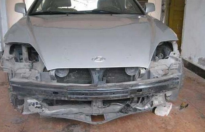 一位小伙造一台概念版兰博基尼,年轻小伙用自家破车造兰博基尼