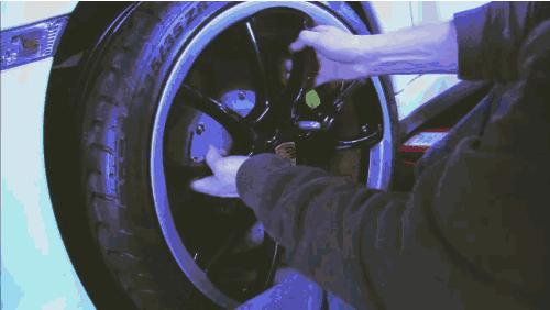 就算你月薪5万又怎样，在这儿也只够洗次车