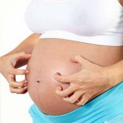 孕期肚子痒抹完炉甘石还痒怎么办,孕期肚子起红疹很痒怎么回事