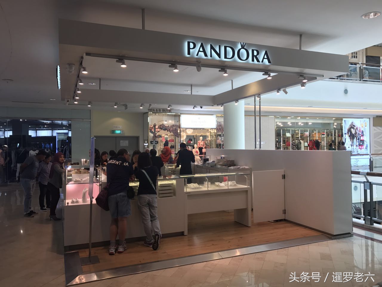 吉隆坡双子座买潘多拉手链，不买媳妇不高兴，两千就这么花掉了！