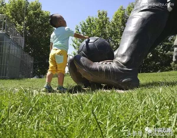 中国足球把球轰进自家球门,最强足球爆射