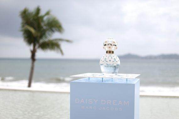 每个女人离不开香水,每个女人都离不开香水