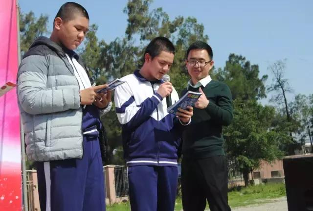 平潭岚华中学首期“李阳疯狂英语”国际英语周开启！