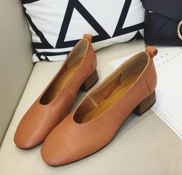 今年流行奶奶鞋,最近很火的时尚奶奶