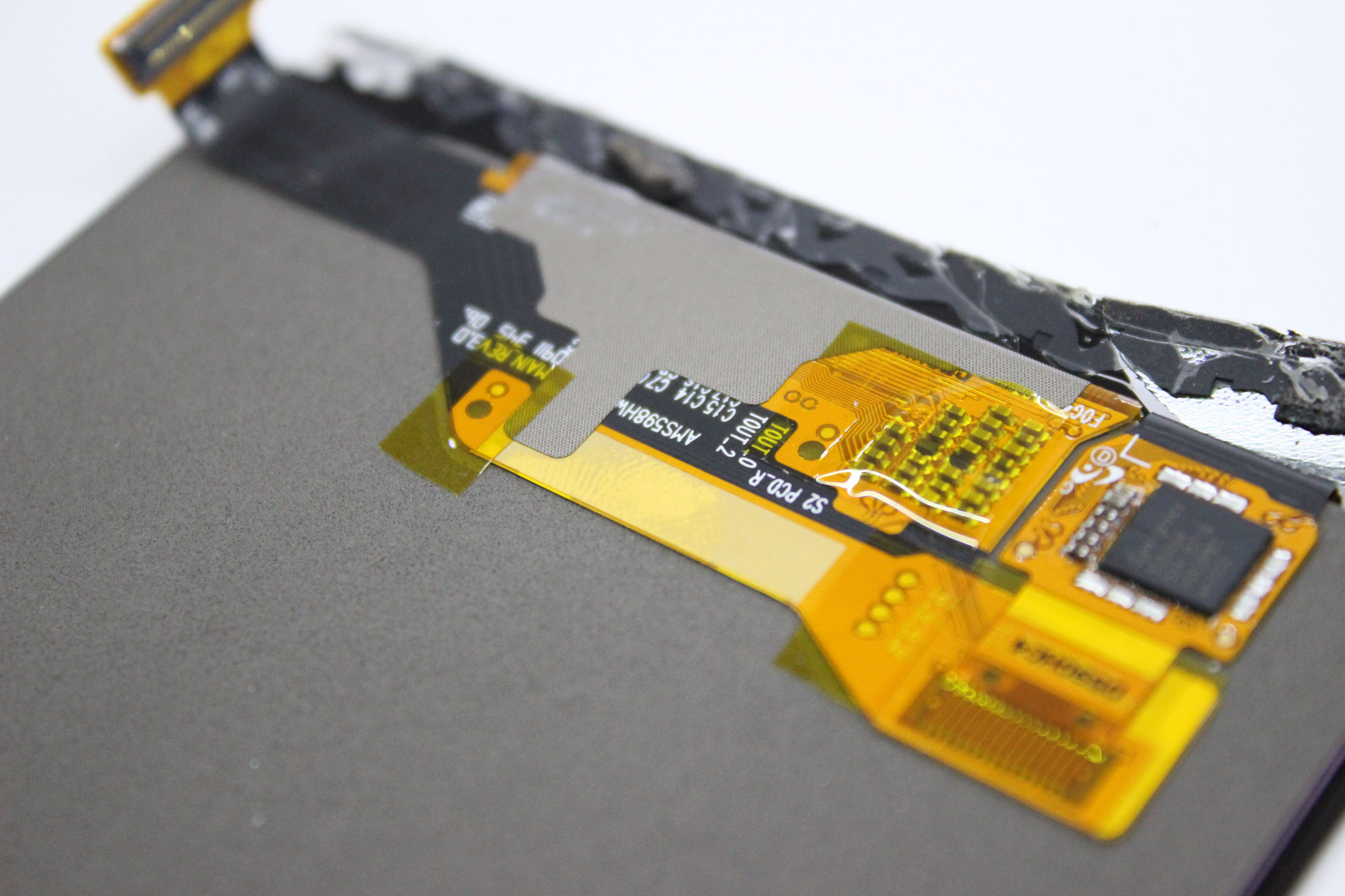 手机维修店手机屏幕更换注意什么,手机维修店不给换自带外屏的原因