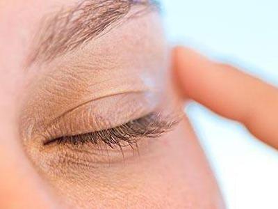 四种去眼袋黑眼圈的小窍门,去眼袋黑眼圈公认最好用方法