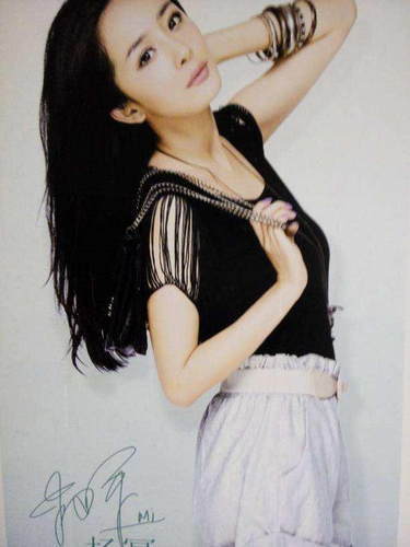 明星签名谁最酷?杨紫看起来像李好范冰冰霸气杨幂跟平时差不多