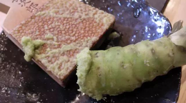 我们平时吃的芥末是真的芥末吗,我们吃的芥末为什么是假的